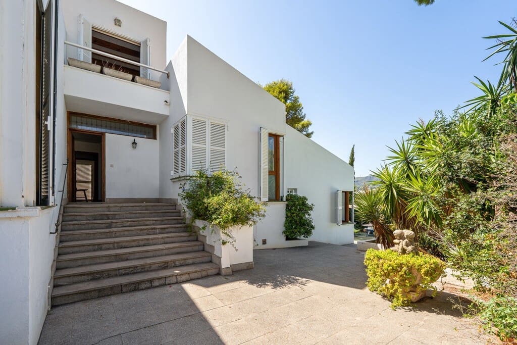 7 soverom Villa til salgs i Bendinat med svømmebasseng garasje - € 3 850 000 (Ref: 10094302)