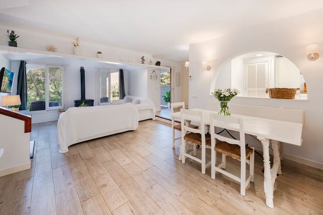 Chalet de 2 habitaciones en Cala San Vicente / Cala Sant Vicenç, Pollensa / Pollença en venta con piscina - 775.000 € (Ref: 10118925)