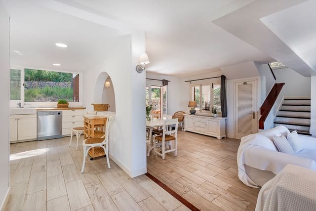 Chalet de 2 habitaciones en Cala San Vicente / Cala Sant Vicenç, Pollensa / Pollença en venta con piscina - 775.000 € (Ref: 10118925)