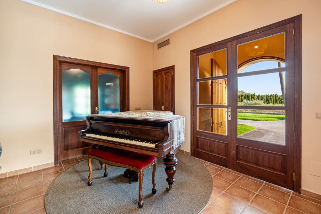 6 bedroom Finca/Country House for sale in Alaro with pool garage - € 7,950,000 (Ref: 10131321)