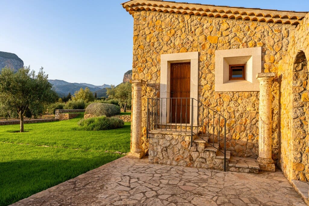 6 bedroom Finca/Country House for sale in Alaro with pool garage - € 7,950,000 (Ref: 10131321)