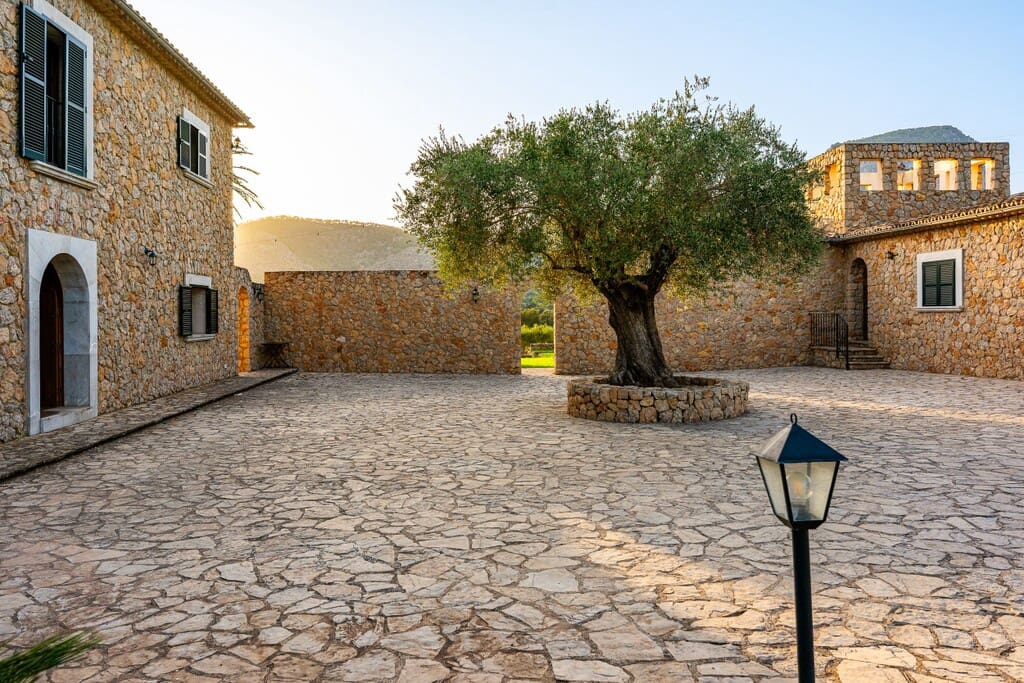 6 bedroom Finca/Country House for sale in Alaro with pool garage - € 7,950,000 (Ref: 10131321)