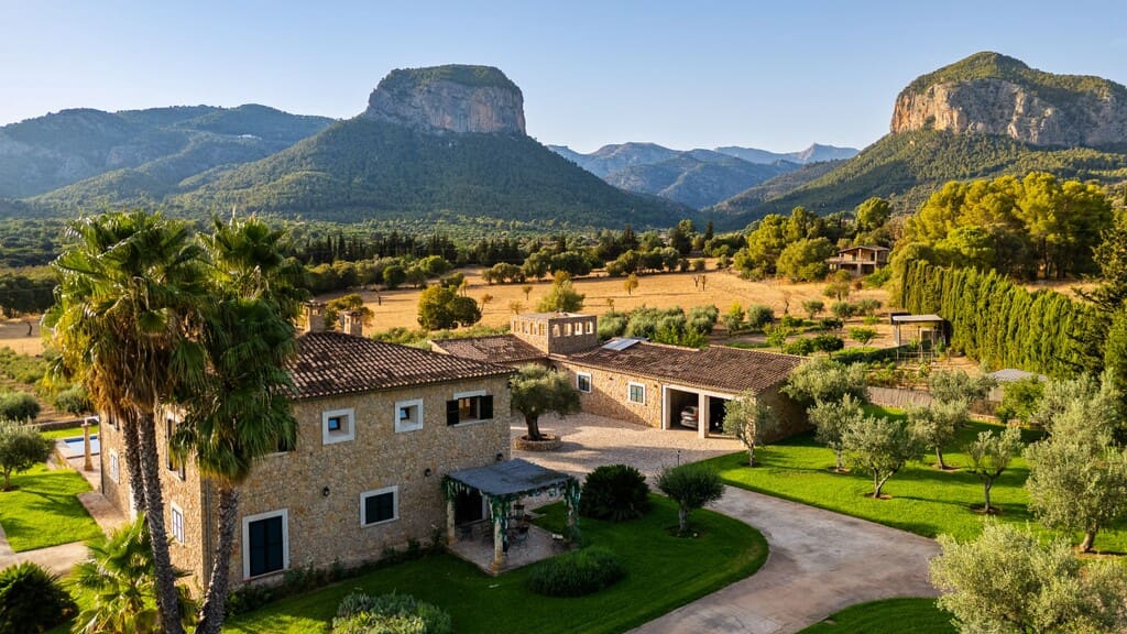 6 bedroom Finca/Country House for sale in Alaro with pool garage - € 7,950,000 (Ref: 10131321)