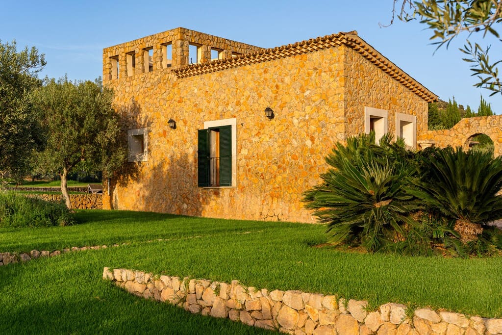 6 bedroom Finca/Country House for sale in Alaro with pool garage - € 7,950,000 (Ref: 10131321)