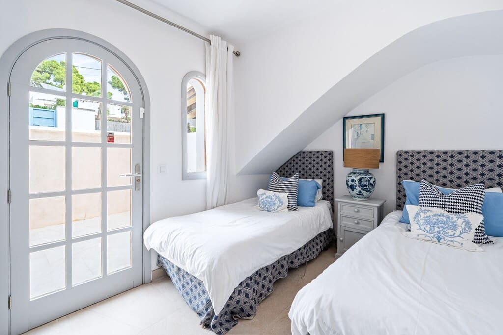 5 bedroom Villa for sale in Cala d'Or with pool garage - € 3,200,000 (Ref: 10168308)