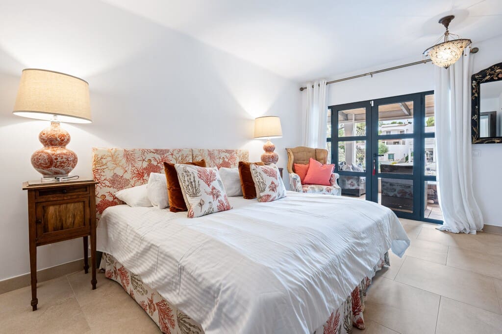 5 bedroom Villa for sale in Cala d'Or with pool garage - € 3,200,000 (Ref: 10168308)