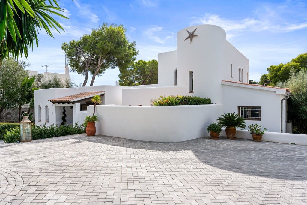 5 bedroom Villa for sale in Cala d'Or with pool garage - € 3,200,000 (Ref: 10168308)