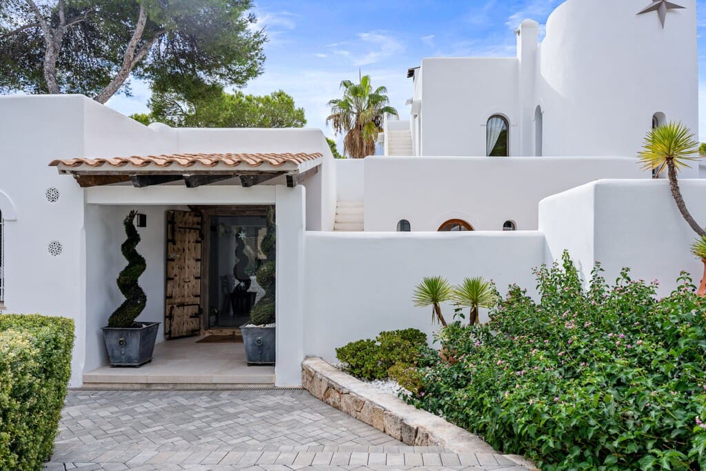 5 bedroom Villa for sale in Cala d'Or with pool garage - € 3,200,000 (Ref: 10168308)