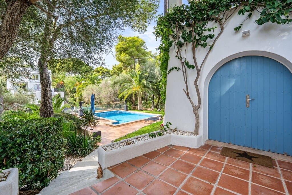 5 bedroom Villa for sale in Cala d'Or with pool garage - € 3,200,000 (Ref: 10168308)