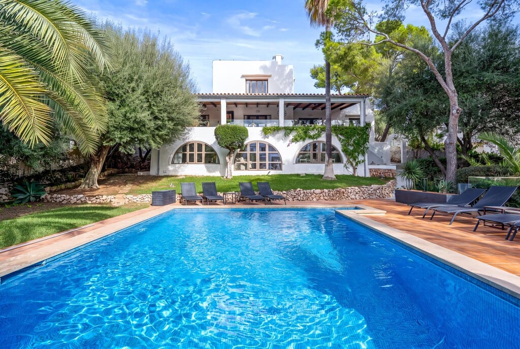 5 bedroom Villa for sale in Cala d'Or with pool garage - € 3,200,000 (Ref: 10168308)