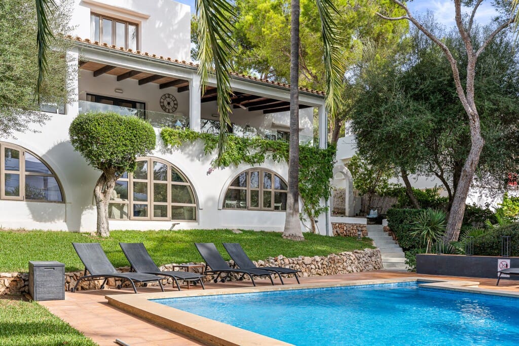 5 bedroom Villa for sale in Cala d'Or with pool garage - € 3,200,000 (Ref: 10168308)