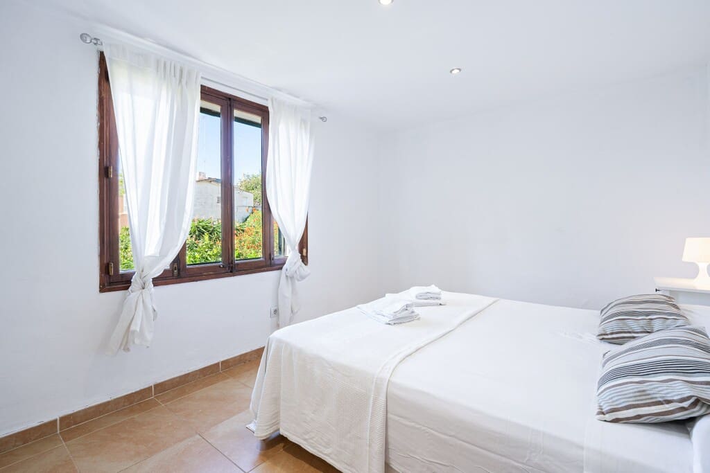 5 bedroom Villa for sale in Cala Mayor with pool garage - € 1,650,000 (Ref: 10168309)