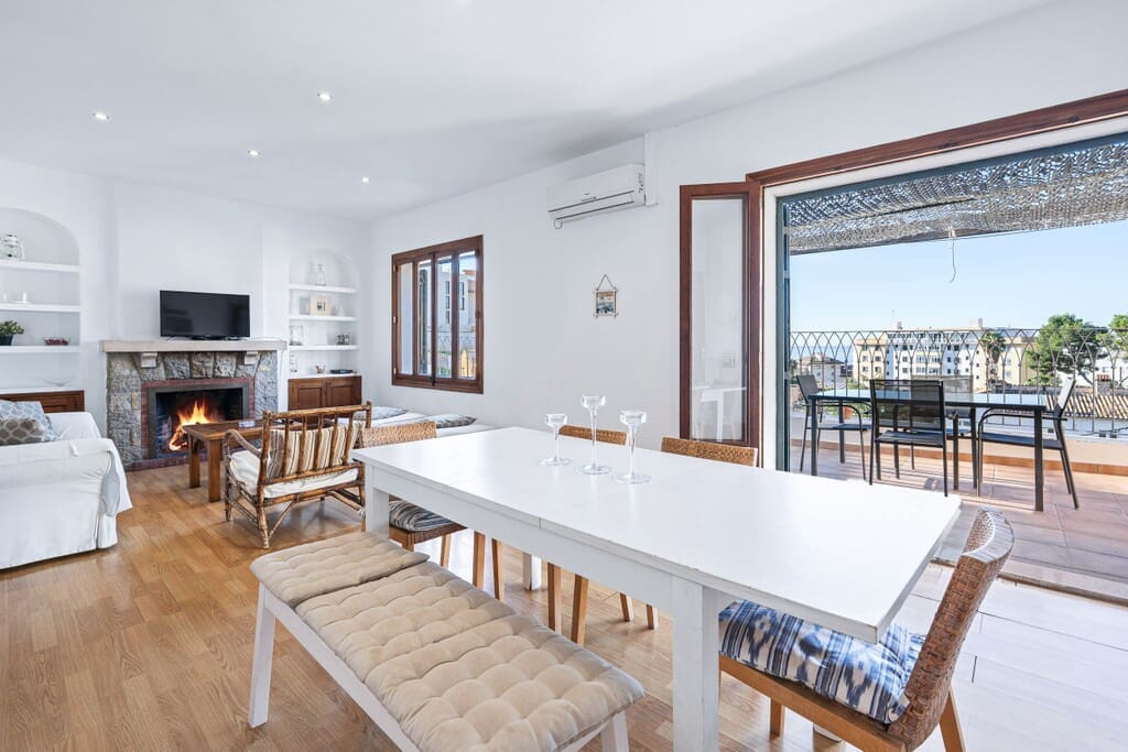 5 bedroom Villa for sale in Cala Mayor with pool garage - € 1,650,000 (Ref: 10168309)
