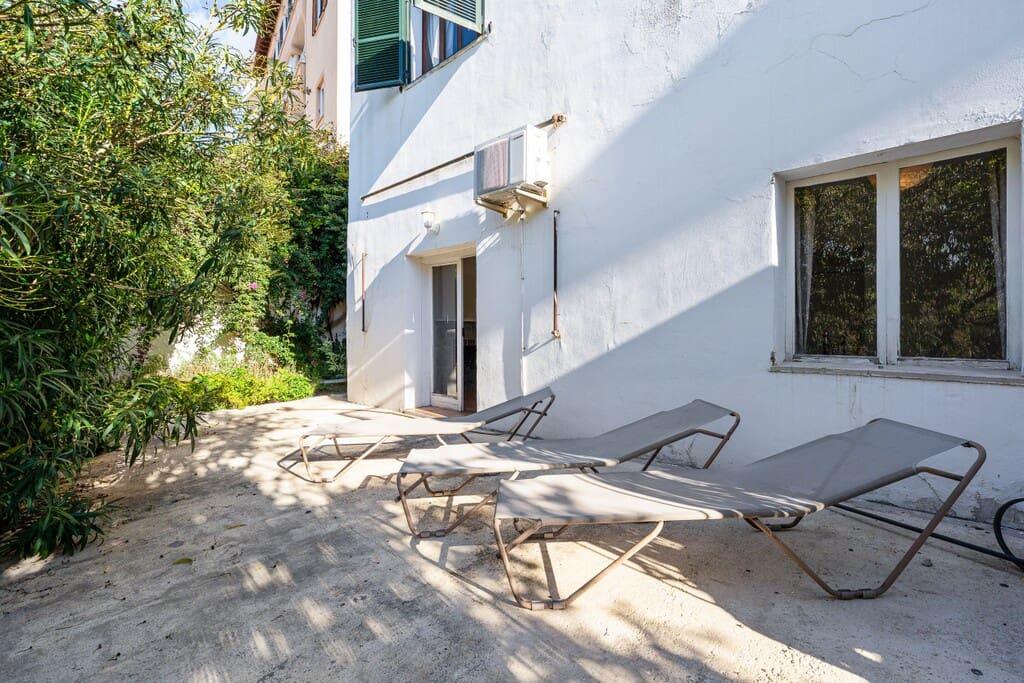 5 bedroom Villa for sale in Cala Mayor with pool garage - € 1,650,000 (Ref: 10168309)