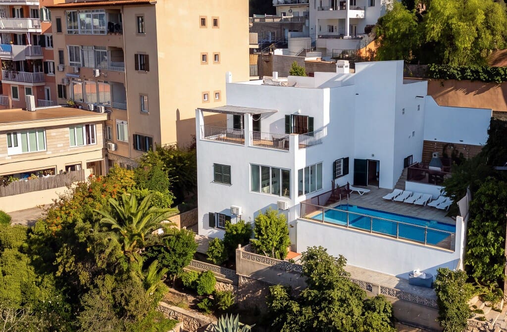 5 bedroom Villa for sale in Cala Mayor with pool garage - € 1,650,000 (Ref: 10168309)