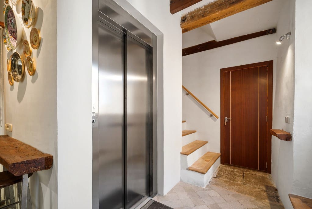 4 soveværelse Byhus til salg i Caimari med swimmingpool garage - € 995.000 (Ref: 5219839)