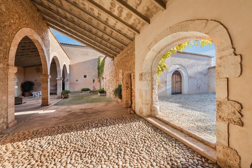8 bedroom Finca/Country House for sale in Llubi - € 2,950,000 (Ref: 5220003)