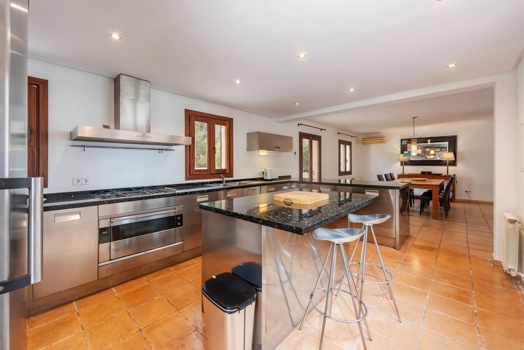 6 bedroom Villa for sale in Puerto de Andratx with pool - € 4,500,000 (Ref: 5220274)