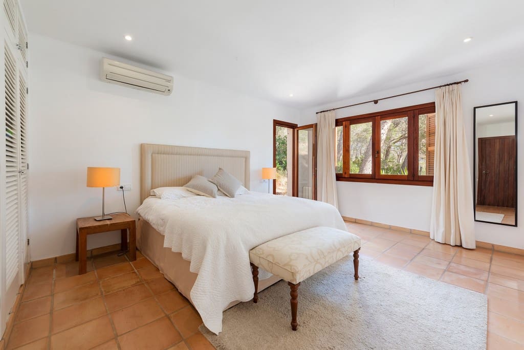 6 bedroom Villa for sale in Puerto de Andratx with pool - € 4,500,000 (Ref: 5220274)