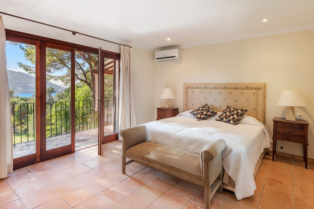 6 bedroom Villa for sale in Puerto de Andratx with pool - € 4,500,000 (Ref: 5220274)