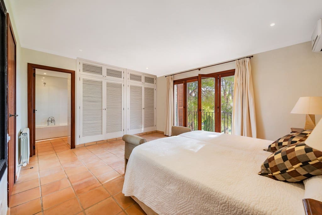 6 bedroom Villa for sale in Puerto de Andratx with pool - € 4,500,000 (Ref: 5220274)