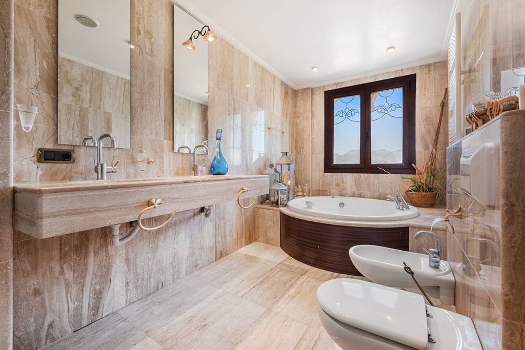 5 soveværelse Villa til salg i Buger med swimmingpool garage - € 3.100.000 (Ref: 5222365)