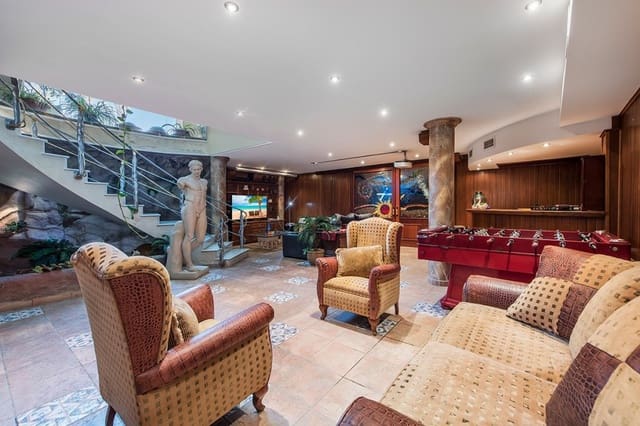 5 bedroom Villa for sale in Búger with pool garage - € 3,100,000 (Ref: 5222365)