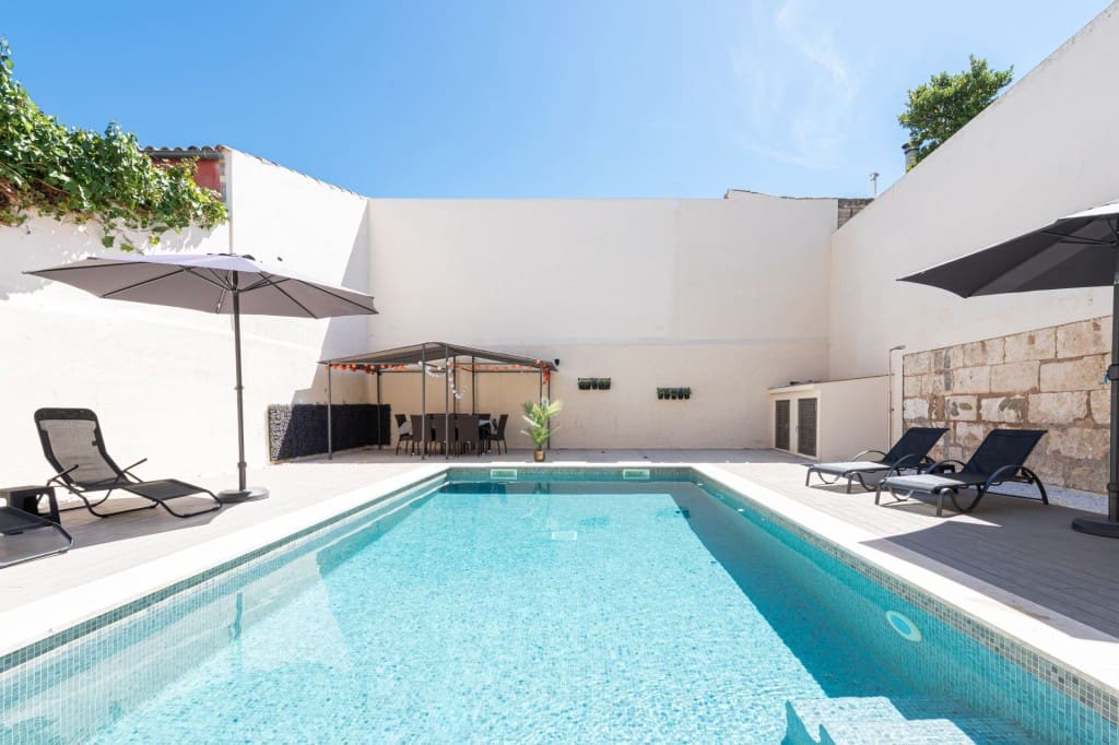 5 soveværelse Byhus til salg i Sa Pobla med swimmingpool garage - € 950.000 (Ref: 6120874)