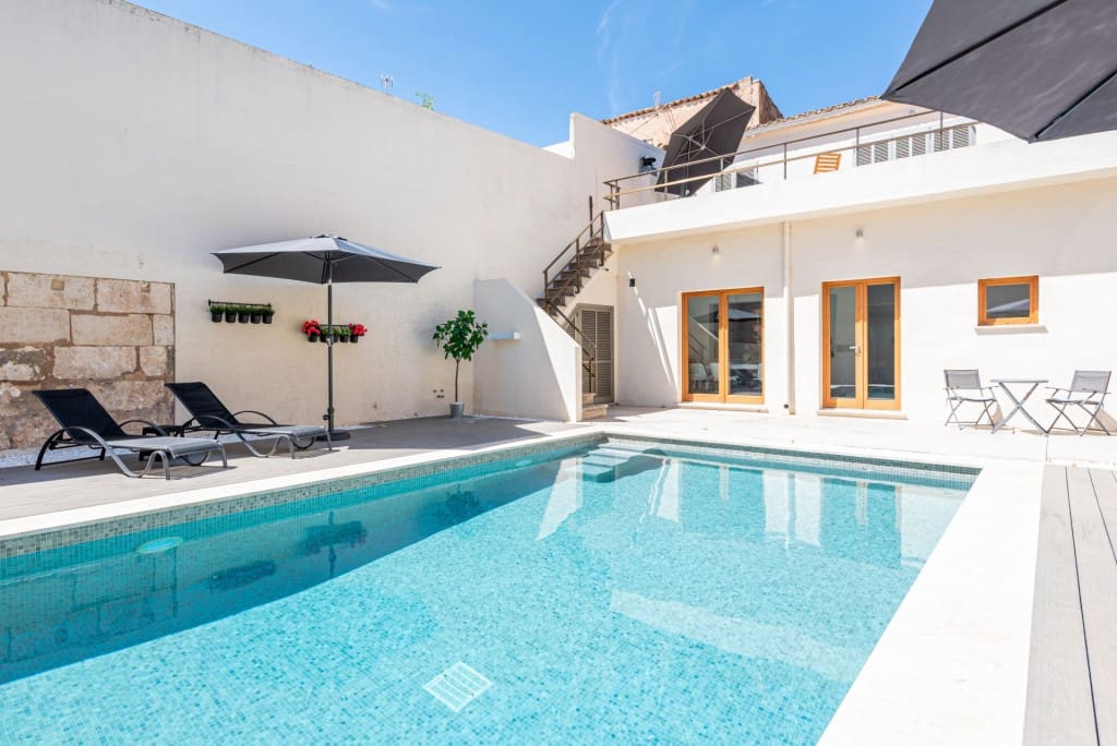 5 soveværelse Byhus til salg i Sa Pobla med swimmingpool garage - € 950.000 (Ref: 6120874)