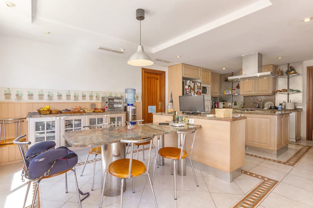 5 soveværelse Villa til salg i Palmanova med swimmingpool garage - € 2.950.000 (Ref: 6120881)