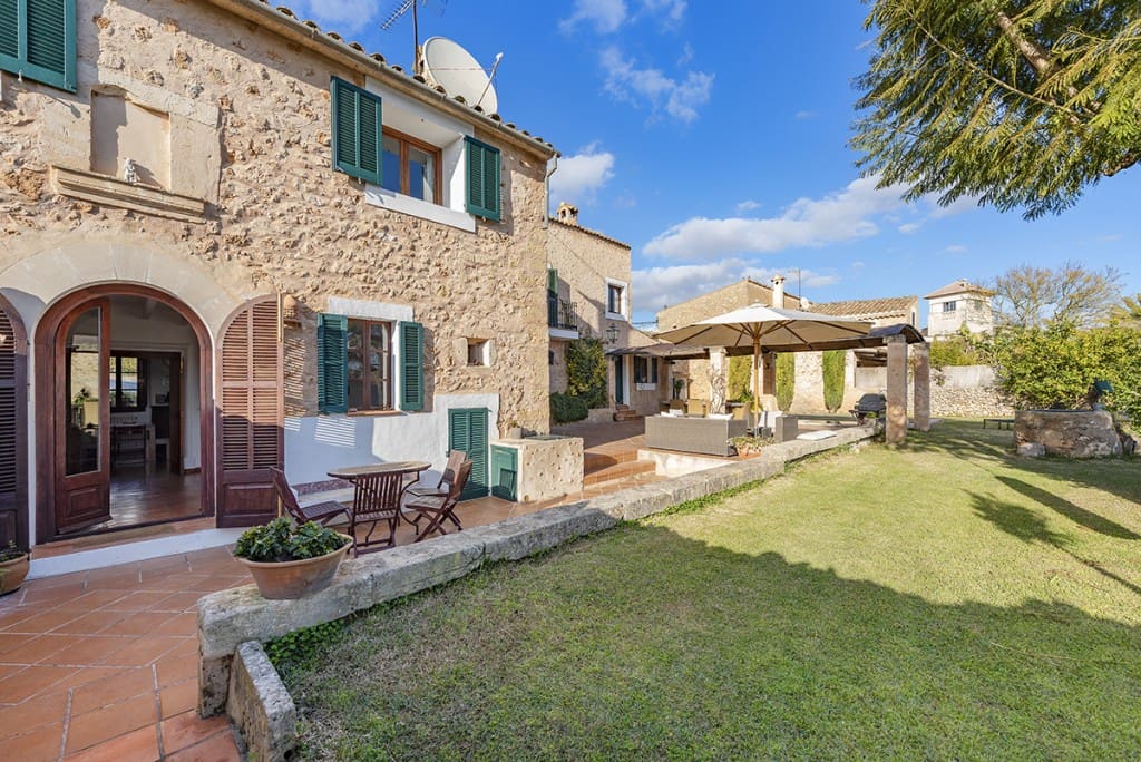 4 soveværelse Byhus til salg i Santa Eugenia med swimmingpool garage - € 1.200.000 (Ref: 6738255)