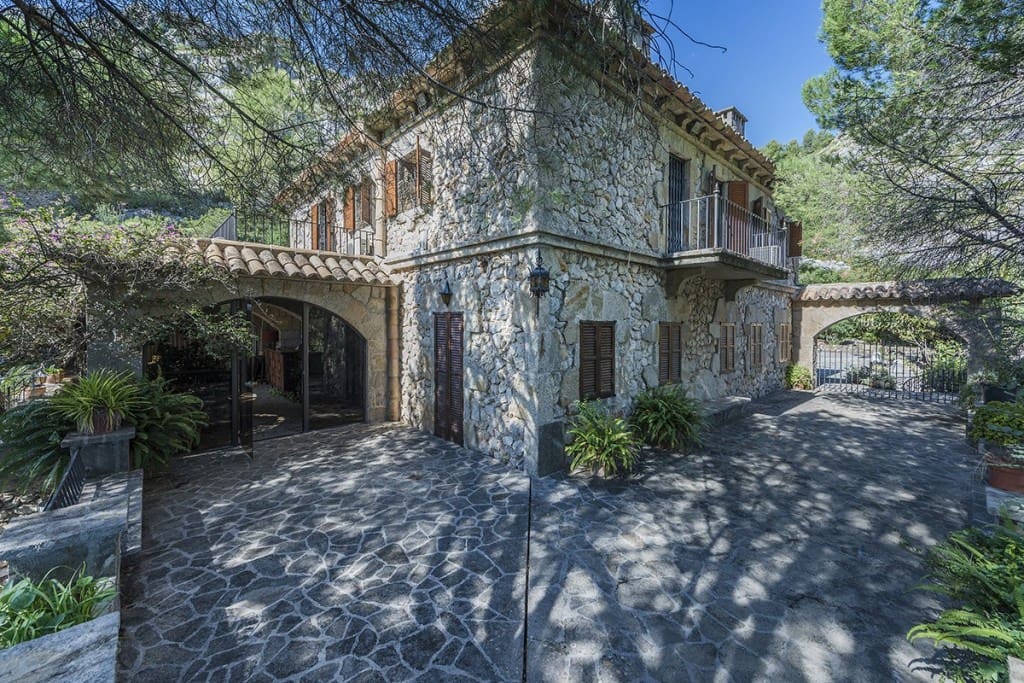 10 bedroom Finca/Country House for sale in Pollensa / Pollenca with pool garage - € 3,500,000 (Ref: 7024938)