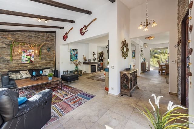 3 makuuhuone Huvila myytävänä paikassa Costa d'en Blanes, Calvià mukana uima-altaan 
autotalli - 1 790 000 € (Ref: 7085216)