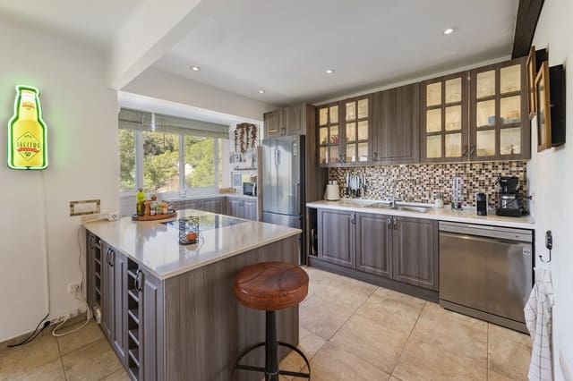 3 makuuhuone Huvila myytävänä paikassa Costa d'en Blanes, Calvià mukana uima-altaan 
autotalli - 1 790 000 € (Ref: 7085216)