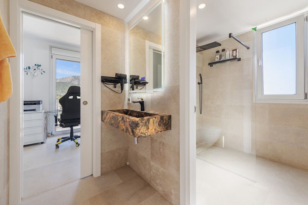 4 soveværelse Lejlighed til salg i Es Camp De Mar / El Camp De Mar med swimmingpool garage - € 3.100.000 (Ref: 7088057)