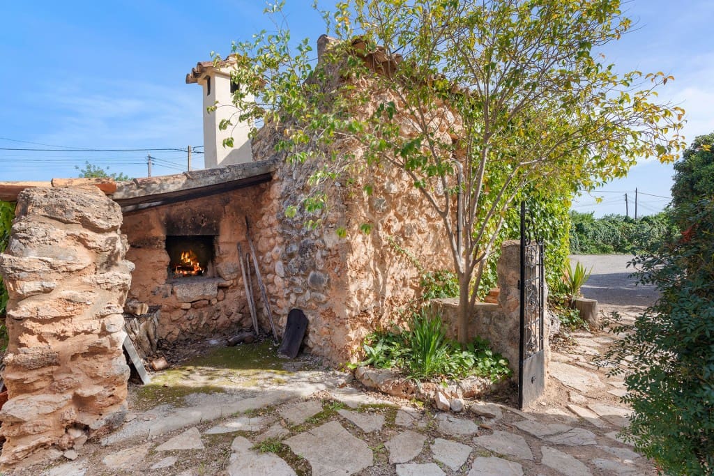 4 bedroom Finca/Country House for sale in Santa Maria del Cami with pool garage - € 2,350,000 (Ref: 7539251)