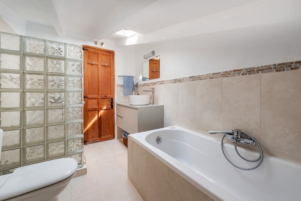 4 bedroom Finca/Country House for sale in Santa Maria del Cami with pool garage - € 2,350,000 (Ref: 7539251)