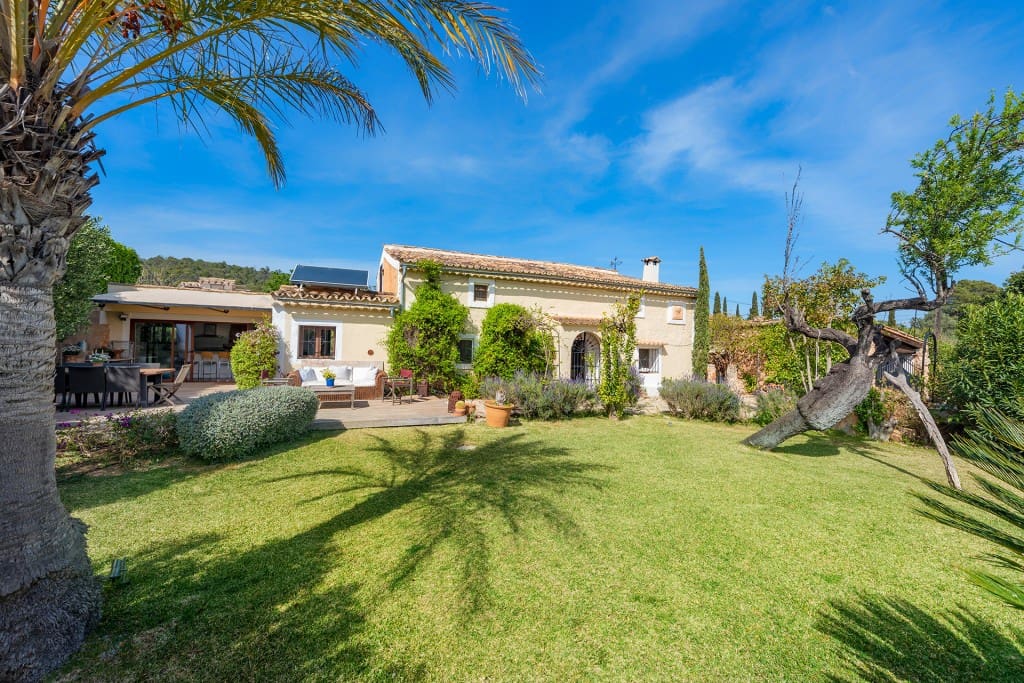 4 bedroom Finca/Country House for sale in Santa Maria del Cami with pool garage - € 2,350,000 (Ref: 7539251)