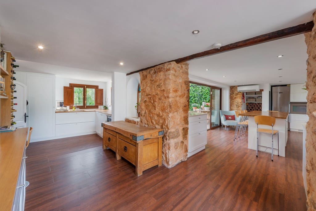 4 bedroom Finca/Country House for sale in Santa Maria del Cami with pool garage - € 2,350,000 (Ref: 7539251)