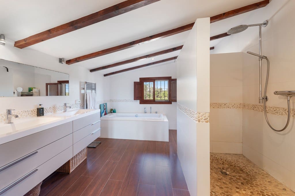 4 bedroom Finca/Country House for sale in Santa Maria del Cami with pool garage - € 2,350,000 (Ref: 7539251)