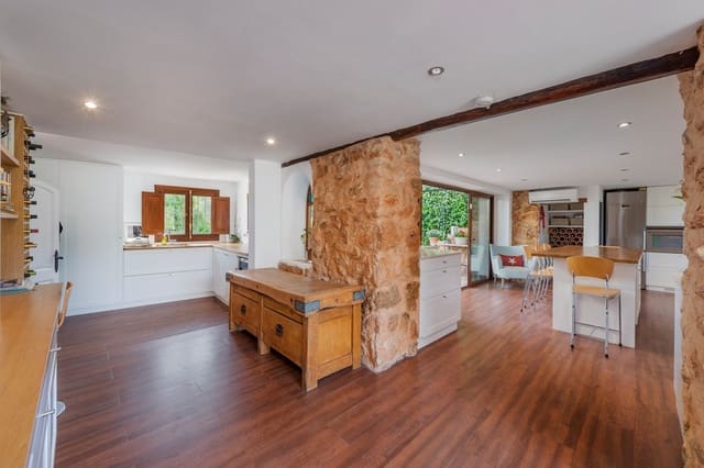 4 sypialnia Finka/Dom wiejski na sprzedaż w Santa María del Camí z basenem garażem - 2 350 000 € (Ref: 7539251)
