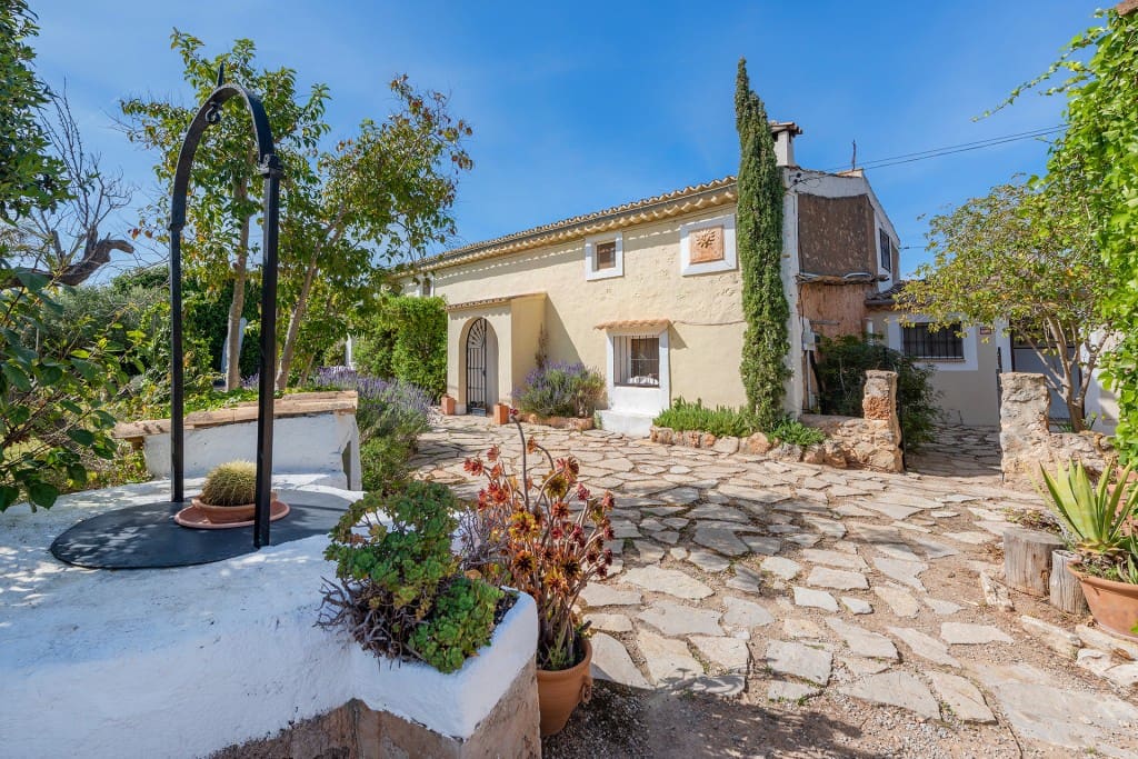 4 bedroom Finca/Country House for sale in Santa Maria del Cami with pool garage - € 2,350,000 (Ref: 7539251)