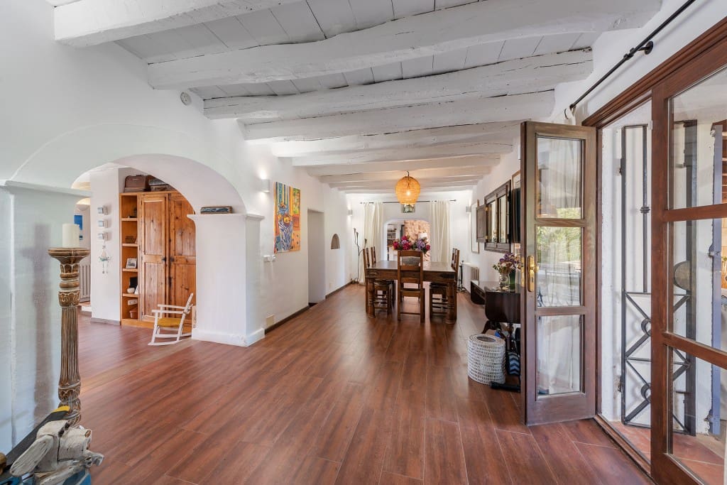 4 bedroom Finca/Country House for sale in Santa Maria del Cami with pool garage - € 2,350,000 (Ref: 7539251)