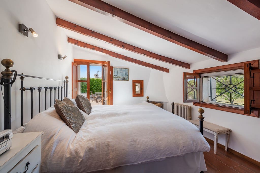 4 bedroom Finca/Country House for sale in Santa Maria del Cami with pool garage - € 2,350,000 (Ref: 7539251)