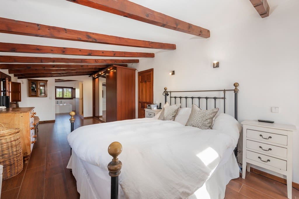4 bedroom Finca/Country House for sale in Santa Maria del Cami with pool garage - € 2,350,000 (Ref: 7539251)