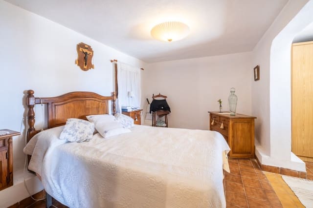 2 slaapkamer Villa te koop in Puigpunyent met zwembad - € 799.000 (Ref: 7603996)