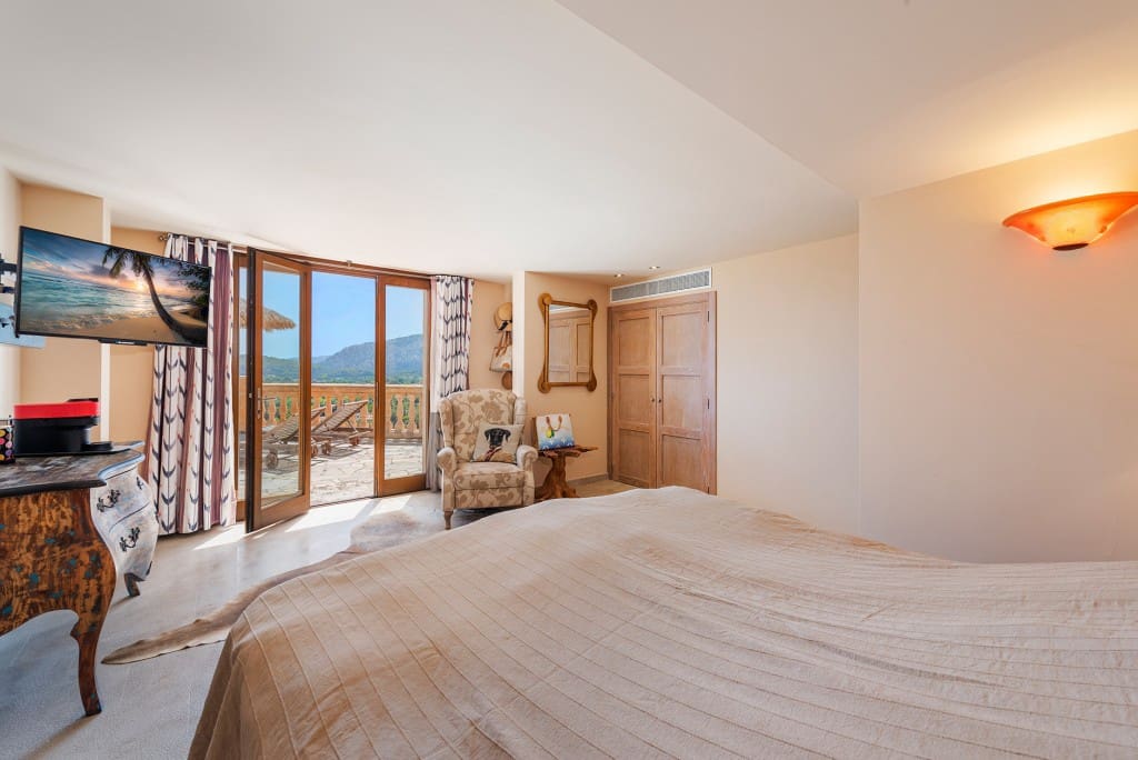 5 bedroom Villa for sale in Pollensa / Pollenca with pool garage - € 3,700,000 (Ref: 7821520)