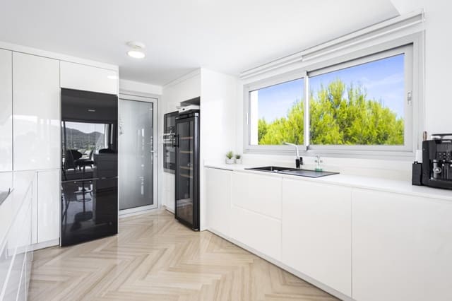 Ático de 2 habitaciones en Santa Ponsa, Calvià en venta con piscina garaje - 1.890.000 € (Ref: 7829844)