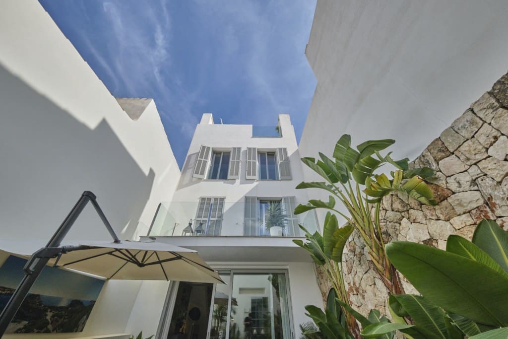3 bedroom Townhouse for sale in Portocolom with pool - € 1,550,000 (Ref: 7858947)