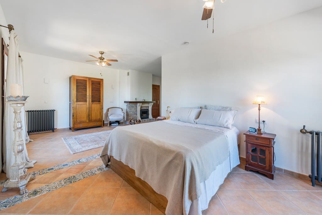 3 bedroom Finca/Country House for sale in Muro with garage - € 1,580,000 (Ref: 8048400)